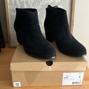Tom’s size 9 Leila black suede booties. Worn once!
